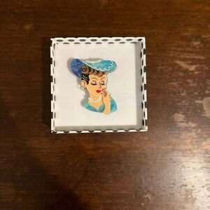 Vine and Dandy Brooch Sable (dark hair)